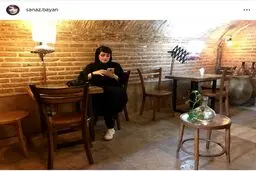 خلوت خانم بازیگر در کافه/عکس