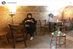 خلوت خانم بازیگر در کافه/عکس