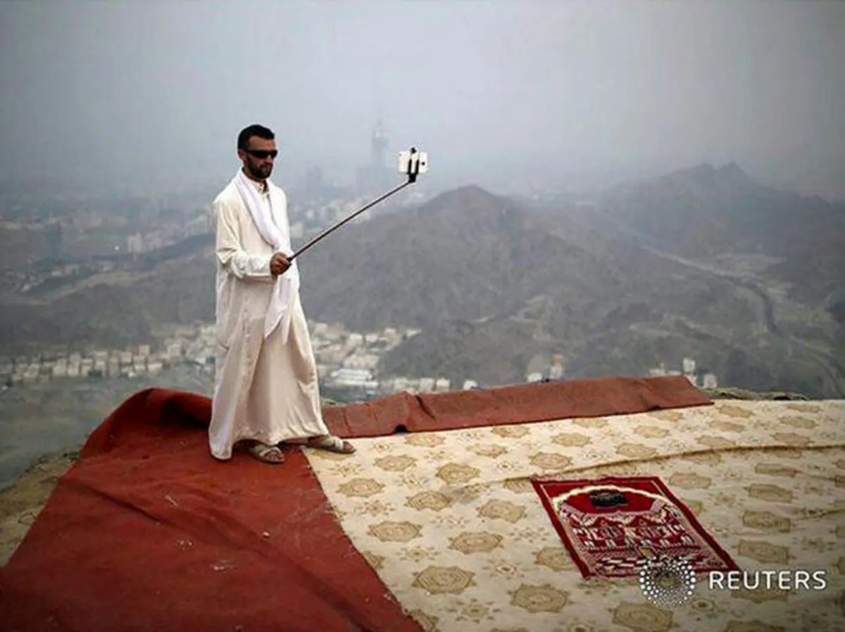 سلفی یک حاجی در ارتفاعات مکه/عکس