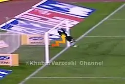 عکسی از صحنه مشکوک بازی استقلال - استقلال اهواز