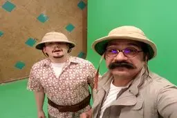 محمد نادرى به همراه امير كاظمى با ظاهرى متفاوت در پشت صحنه "خندوانه"/عکس