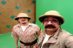محمد نادرى به همراه امير كاظمى با ظاهرى متفاوت در پشت صحنه "خندوانه"/عکس