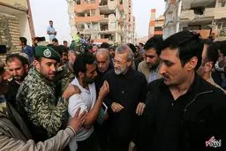 حضور علی لاریجانی بین مردم زلزله زده سرپل ذهاب/عکس