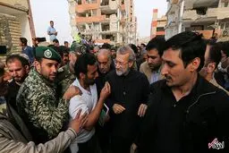 حضور علی لاریجانی بین مردم زلزله زده سرپل ذهاب/عکس