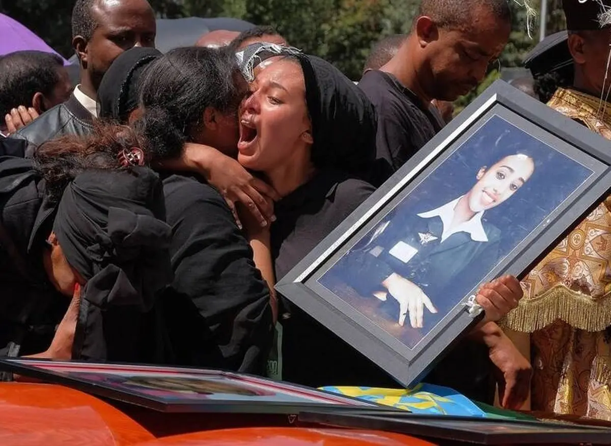 تشییع جنازه قربانیان سقوط هواپیما در اتیوپی / تصاویر