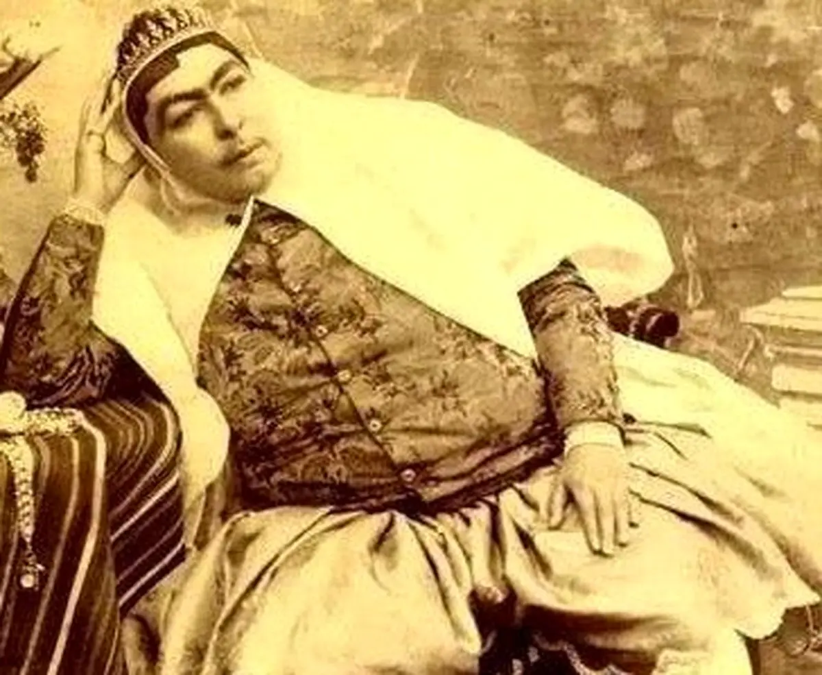 ژست جالب دختر ناصرالدین شاه/عکس