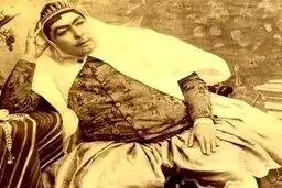 ژست جالب دختر ناصرالدین شاه/عکس
