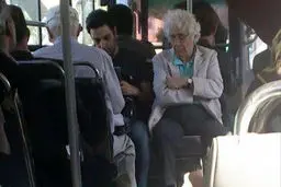 رهبر ارکستر ایرانی در اتوبوس شرکت واحد!/عکس