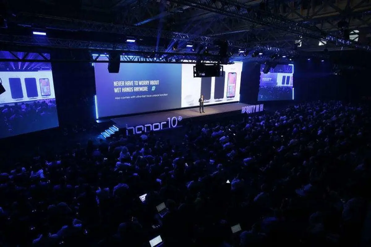 آنر 10 نخستین پرچمدار جهان مجهز حسگر اثر انگشت زیر نمایشگر به صورت رسمی در لندن رونمایی شد+ تصاویر