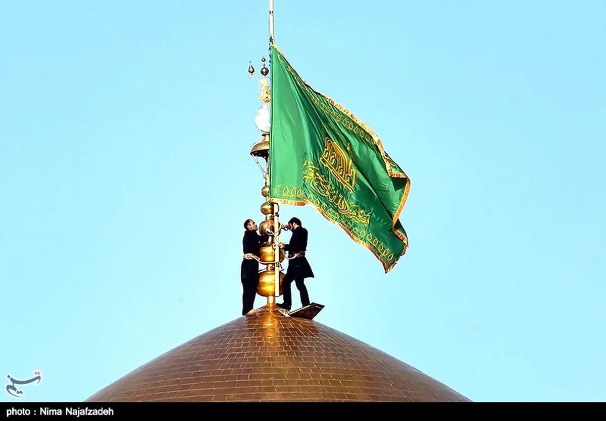 آیین تعویض پرچم و نقاره نوازی حرم رضوی در روز میلاد با حضور رئیسی/تصاویر