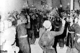 زنجیرزنی در روز عاشورا در دوران قاجار/عکس