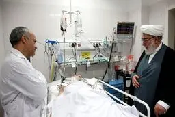 رئیس دفتر رهبری بر بالین آیت‌الله واعظ طبسی/عکس