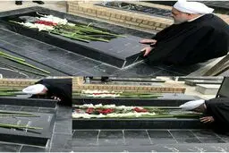 بوسه رئیس جمهور بر مقبره پدر و مادر خود / عکس