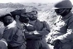 عکسی تاریخی از حضور رهبر انقلاب در جنگ
