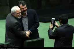 عکس یادگاری با ظریف در مجلس