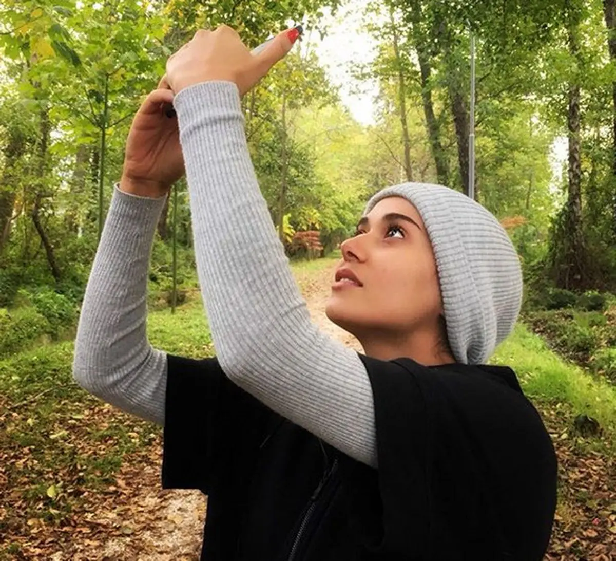 عکسی از پریناز ایزدیار در دل طبیعت