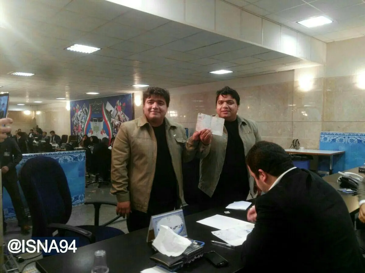 عکس/ ثبت نام برادران دوقلو در انتخابات ریاست جمهوری