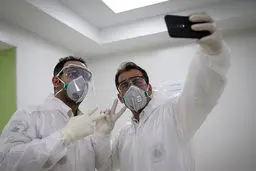 سلفی در خط مقدم + عکس