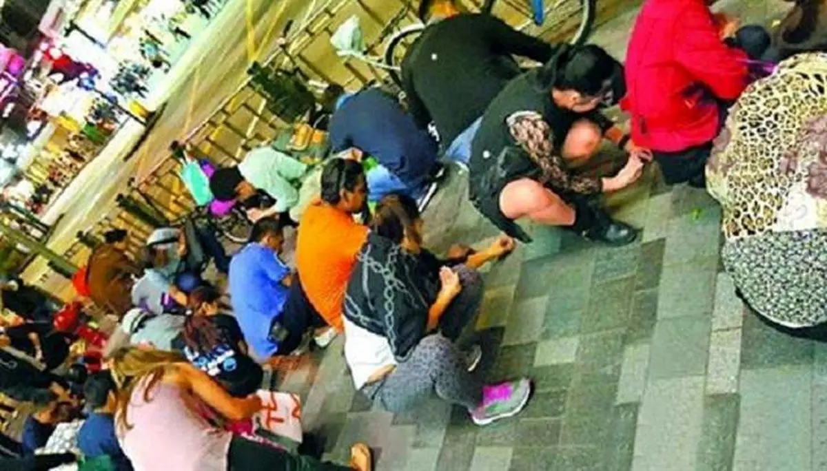 بارش الماس از آسمان هنگ کنگ/عکس