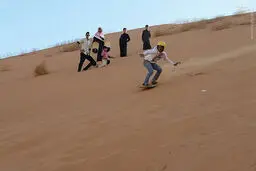 عکس/ تفریح عجیب نوجوانان عرب