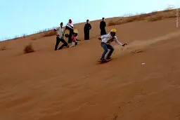 عکس/ تفریح عجیب نوجوانان عرب