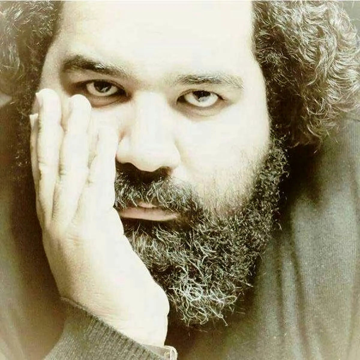 آهنگ فوق العاده زیبا و خاطره انگیز رضا صادقی به نام"چرا از من گذشتی"/صوت