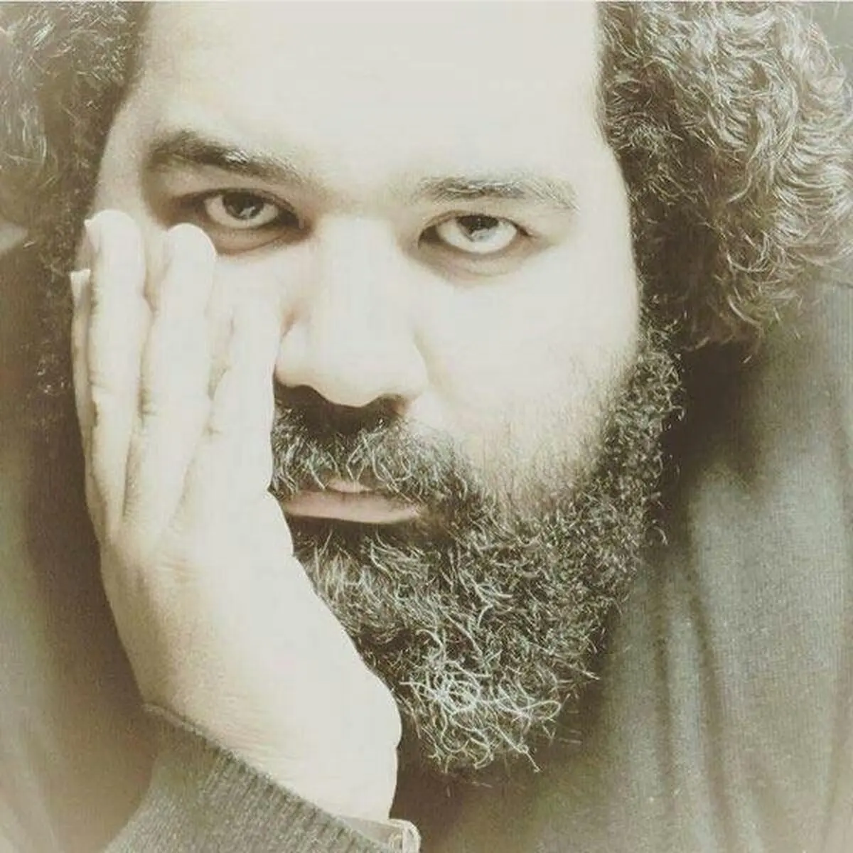 آهنگ فوق العاده زیبا و خاطره انگیز رضا صادقی به نام"چرا از من گذشتی"/صوت