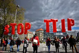 تظاهرات علیه اوباما در آلمان/ تصاویر