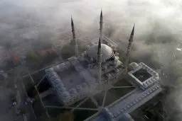 تصاویر دیدنی از مسجدی در میان ابرها