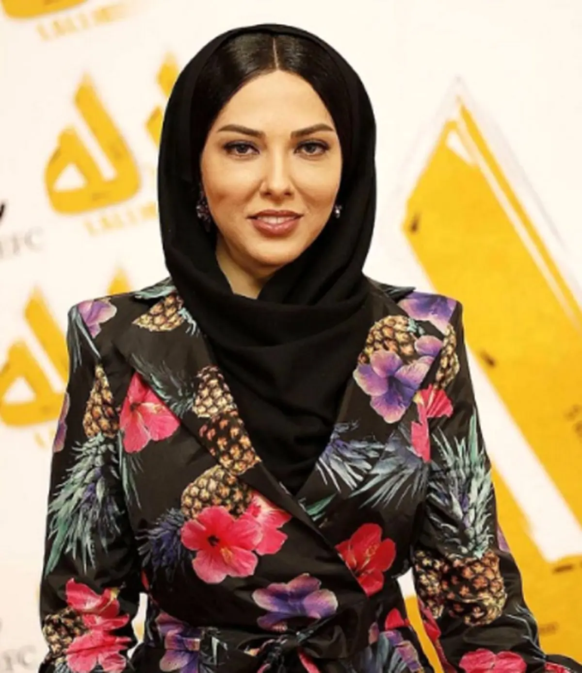 تیپ خاصِ لیلا اوتادی، بازیگر معروف زن در اکران فیلم لاله