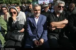 حسین فریدون در مراسم تشییع کیارستمی/ عکس