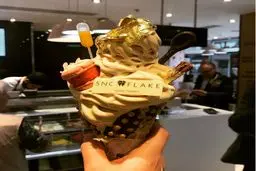 گران ترین بستنی دنیا از جنس الماس به قیمت ۵۰۰ هزار تومان! + تصاویر