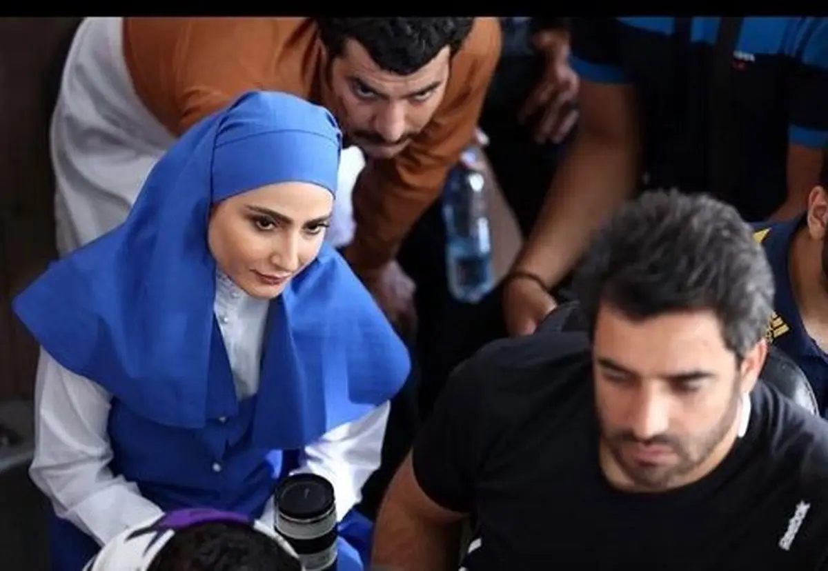 تصویری جالب از بازیگر معروف سریال دلداگان سر صحنه فیلمبرداری