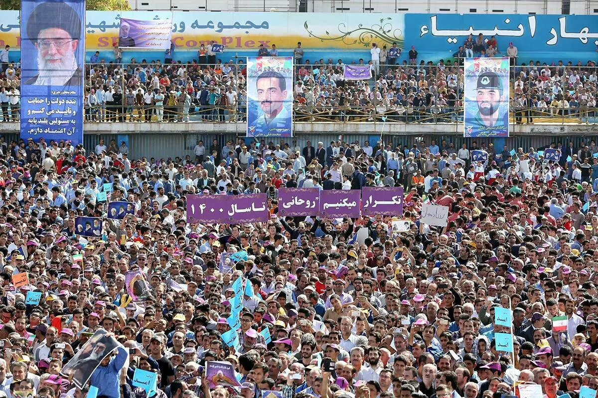 تکرار می کنیم روحانی  تا سال 1400/ عکس