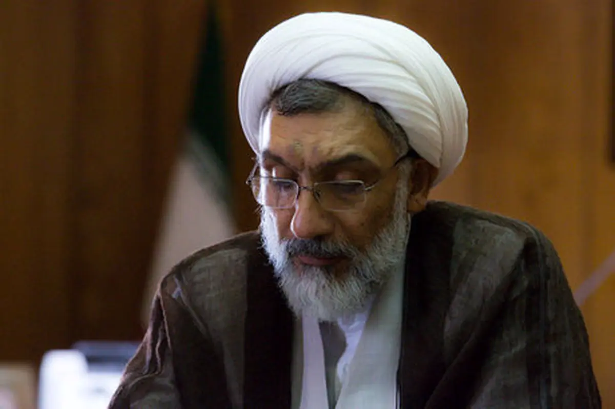 وزیر دادگستری: از ۱۵ میلیارد دلار قاچاق چند نفر مسئول و چند نفر آقازاده بودند؟/ متاسفانه ذهنمان فقط به آقازاده و مسئول می رود و این آدرس غلط دادن به جامعه است/ 396 نفر دریافتی غیر متعارف داشته اند