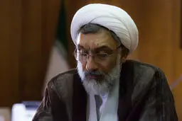 وزیر دادگستری: از ۱۵ میلیارد دلار قاچاق چند نفر مسئول و چند نفر آقازاده بودند؟/ متاسفانه ذهنمان فقط به آقازاده و مسئول می رود و این آدرس غلط دادن به جامعه است/ 396 نفر دریافتی غیر متعارف داشته اند