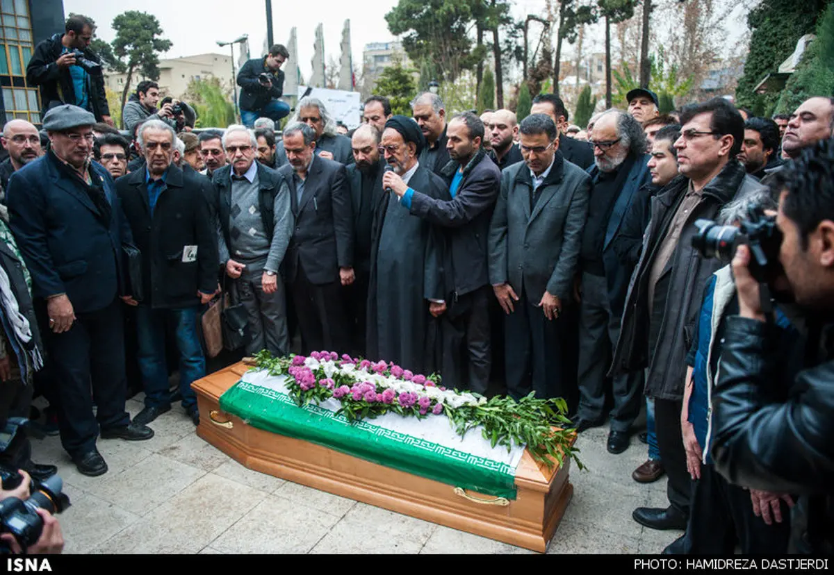 چه کسی بر پیکر انوشیروان ارجمند نماز خواند/ عکس