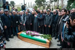 چه کسی بر پیکر انوشیروان ارجمند نماز خواند/ عکس