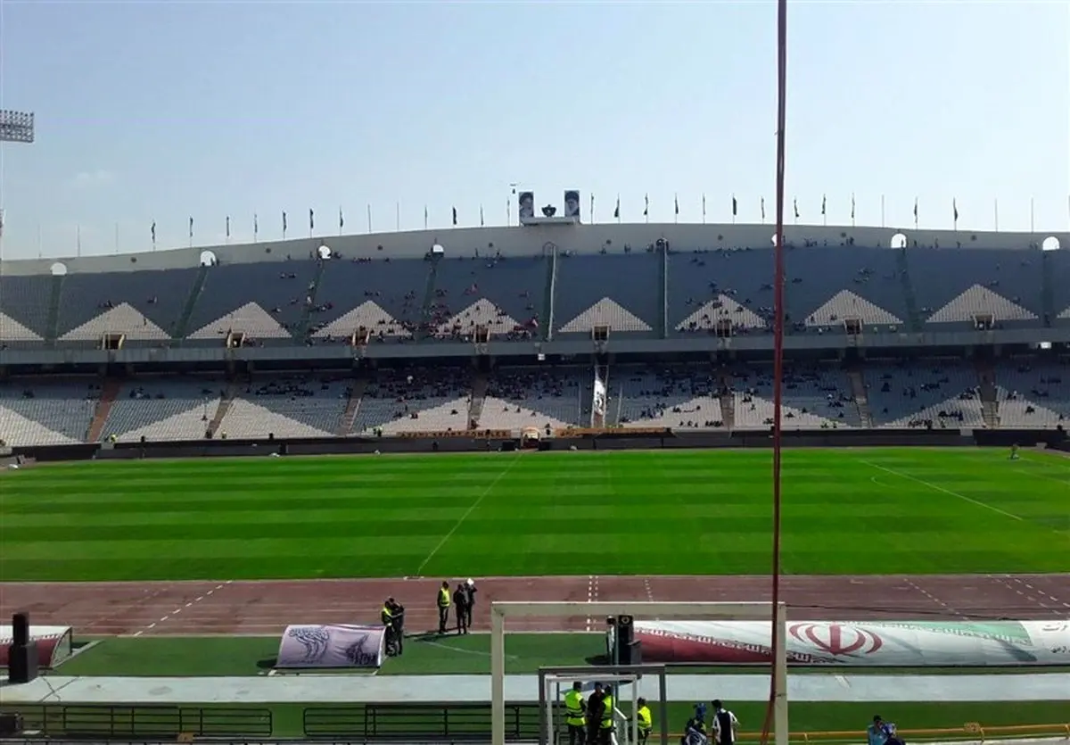 حاشیه دربی ۹۰؛ جلوگیری از ورود هواداران بدون بلیت/ درهای آزادی زودتر از موعد باز شد + تصاویر