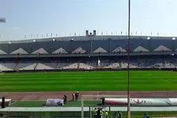 حاشیه دربی ۹۰؛ جلوگیری از ورود هواداران بدون بلیت/ درهای آزادی زودتر از موعد باز شد + تصاویر