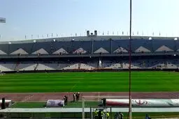 حاشیه دربی ۹۰؛ جلوگیری از ورود هواداران بدون بلیت/ درهای آزادی زودتر از موعد باز شد + تصاویر