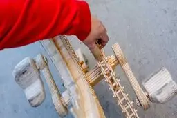 خلاقیت در ساخت دوچرخه‌ای از جنس چوب / تصاویر