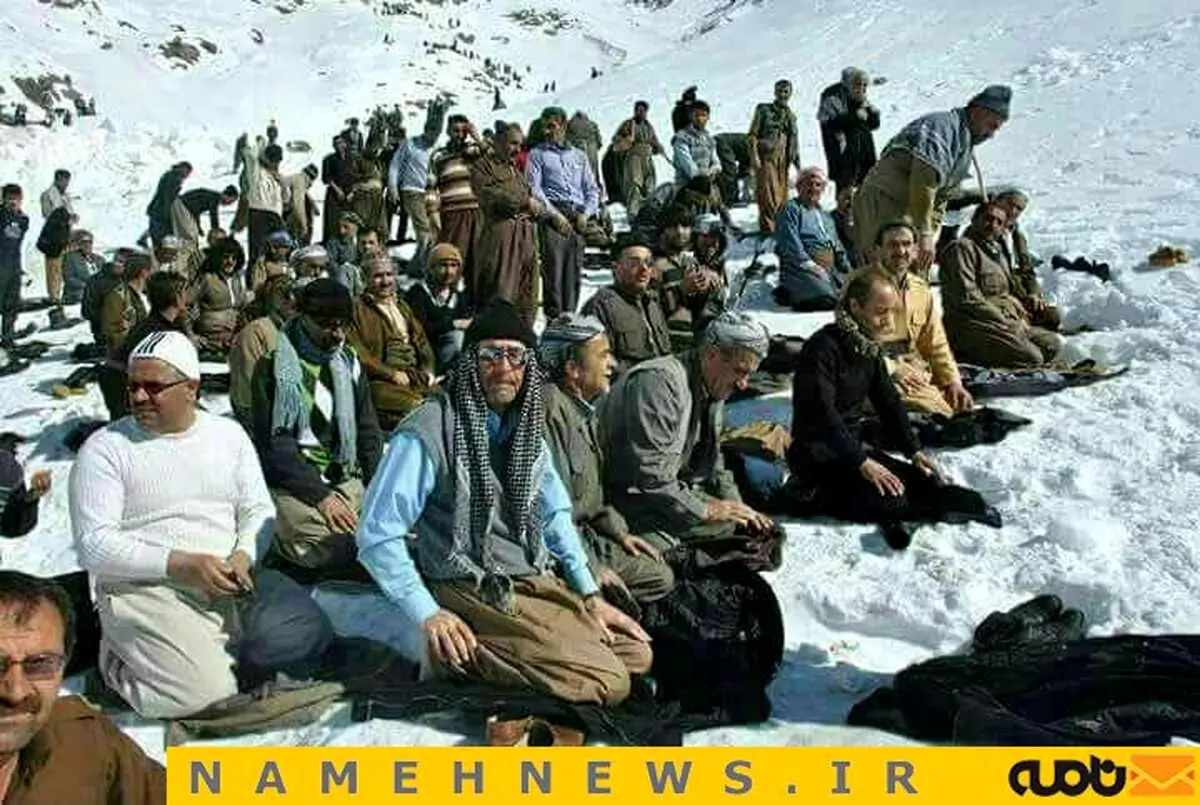 نماز جماعت كولبران كرد در برف و سرما/ عکس