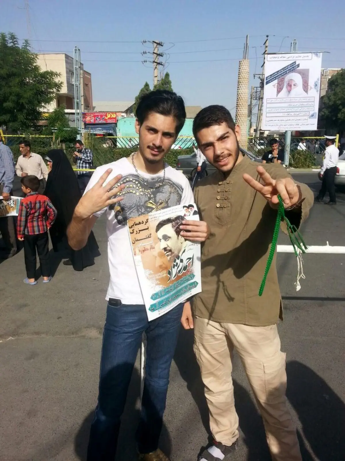 پوستر تبلیغاتی احمدی نژاد در ملارد/ عکس