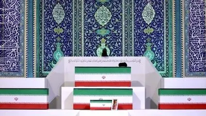 ادای احترام حدادعادل و مقامات کشور به پیکر رهبر شهید