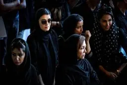 میترا حجار در مراسم تشییع پیکر مدیا کاشیگر/عکس