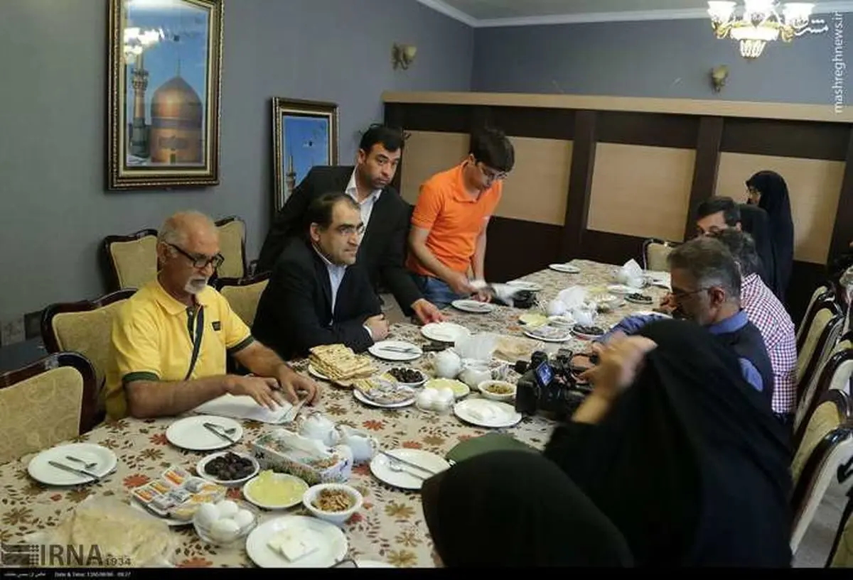 صبحانه مقوی و بهداشتی آقای وزیر!/عکس