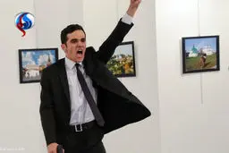 10 عکس از لحظۀ ترور سفیر روسیه در آنکارا