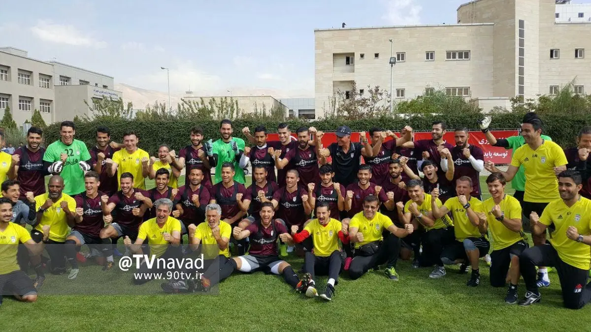 مشت های گره کرده بازیکنان تیم ملی در پاسخ به کره!/عکس