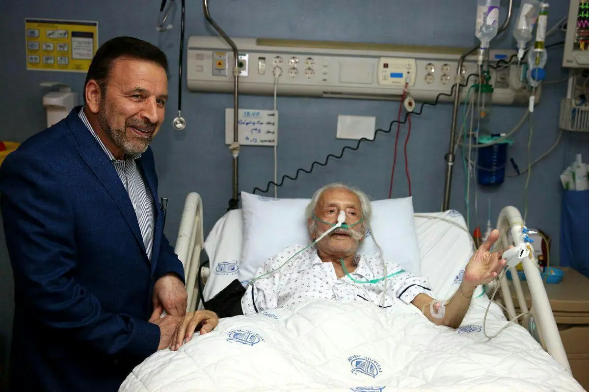 تصویری از جمشید مشایخی روی تخت بیمارستان/عکس